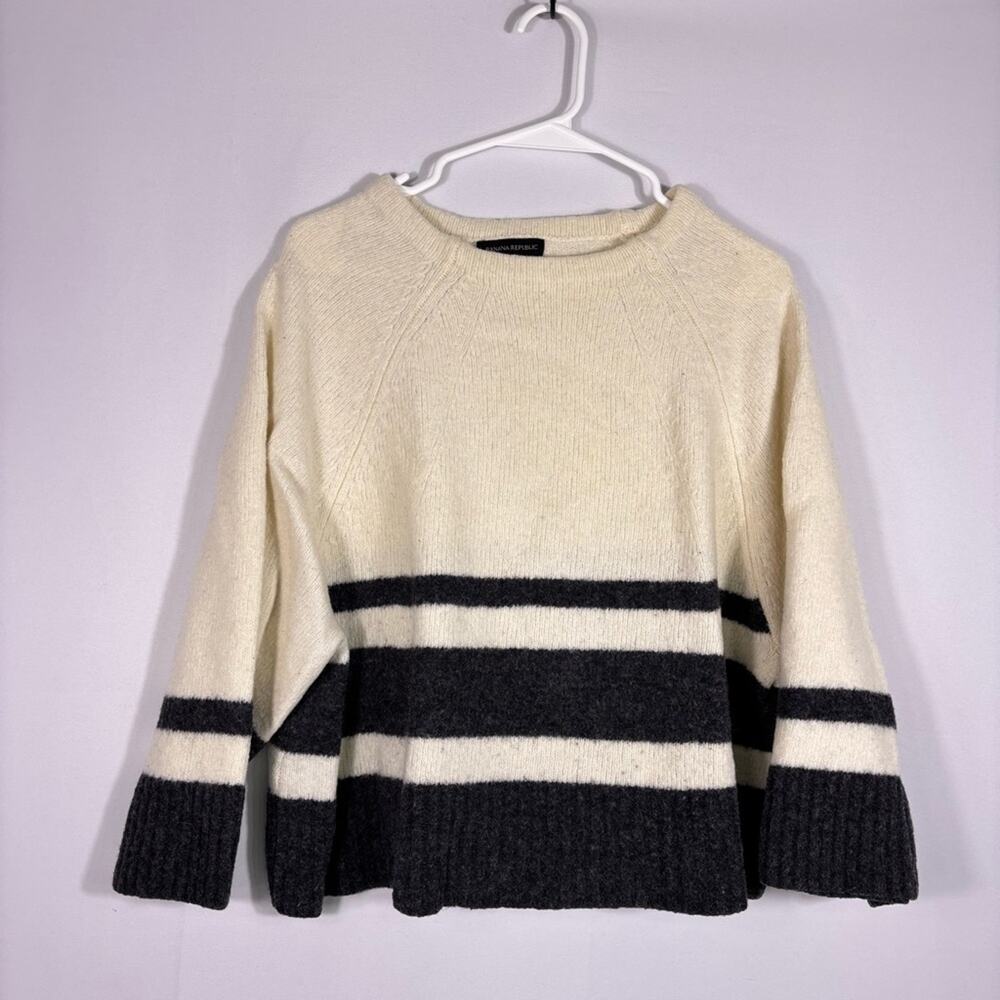 Banana Republic Cream and Charcoal Grey Striped Wool Sweater Size Large T6